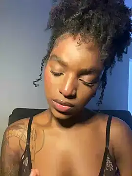 Snapshot of Zizi-campbel chatting on February 9, 12:28 am Zizi-campbel online show from February 9, 12:28 am