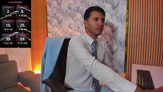 Snapshot of Hideintheoffice chatting on October 8, 11:30 am Hideintheoffice online show from October 8, 11:30 am