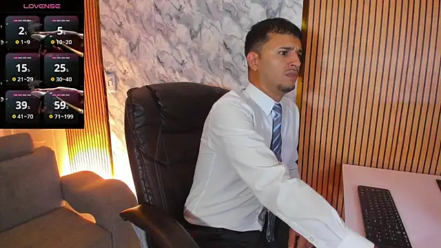 Snapshot of Hideintheoffice chatting on October 27, 10:58 pm Hideintheoffice online show from October 27, 10:58 pm