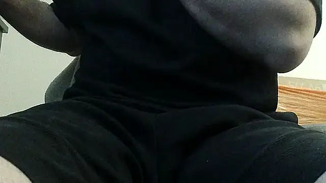 Snapshot of teek1234_1 chatting on March 15, 4:24 am teek1234 1 online show from March 15, 4:24 am