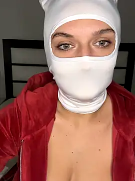 Nikki Hoee online show from October 31, 10:55 pm