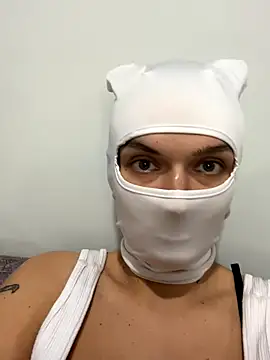 Nikki Hoee online show from November 21, 7:45 pm