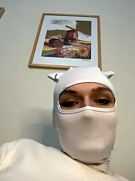 Nikki Hoee online show from December 14, 6:01 pm