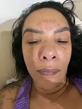 Snapshot of briannaa557 chatting on January 10, 9:44 am briannaa557 online show from January 10, 9:44 am