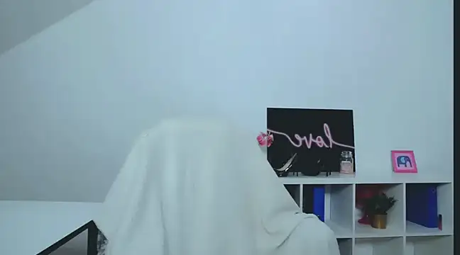 Lia Benini online show from January 19, 1:12 pm