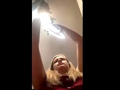 Snapshot of Sweet_white_chocolate chatting on January 12, 7:10 pm Sweet white chocolate online show from January 12, 7:10 pm