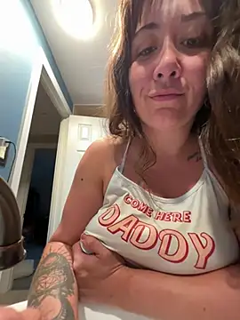 Snapshot of MadelynnMoon chatting on July 26, 9:49 am MadelynnMoon online show from July 26, 9:49 am