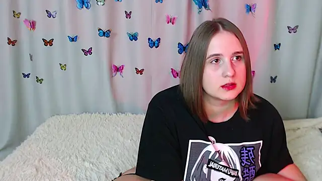 Snapshot of Phantommira chatting on December 24, 10:28 pm Phantommira online show from December 24, 10:28 pm