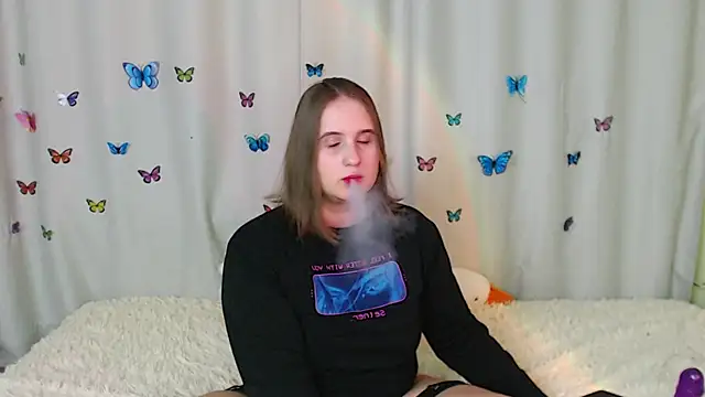 Snapshot of Phantommira chatting on February 5, 10:33 pm Phantommira online show from February 5, 10:33 pm