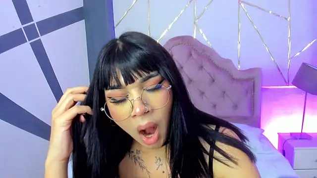 Snapshot of RoseCassie chatting on January 20, 6:53 pm RoseCassie online show from January 20, 6:53 pm