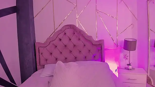Snapshot of RoseCassie chatting on January 29, 7:00 pm RoseCassie online show from January 29, 7:00 pm