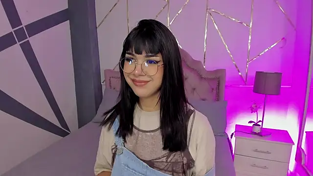 Snapshot of RoseCassie chatting on February 4, 1:16 pm RoseCassie online show from February 4, 1:16 pm