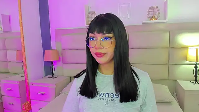 Snapshot of RoseCassie chatting on February 20, 1:19 pm RoseCassie online show from February 20, 1:19 pm
