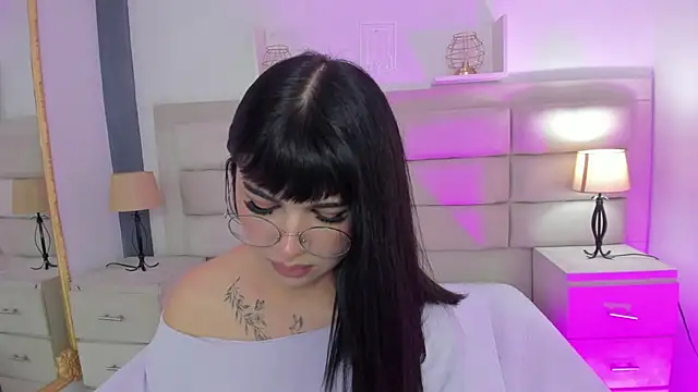 Snapshot of RoseCassie chatting on February 21, 4:37 pm RoseCassie online show from February 21, 4:37 pm
