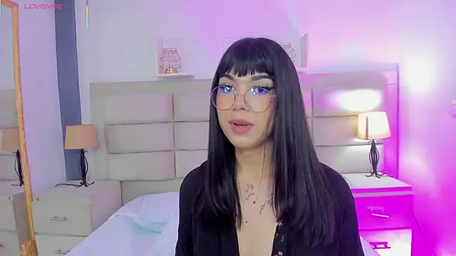 Snapshot of RoseCassie chatting on February 24, 7:09 pm RoseCassie online show from February 24, 7:09 pm