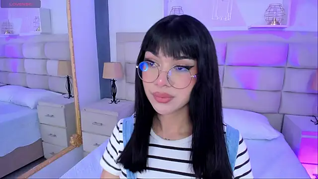 Snapshot of RoseCassie chatting on March 7, 1:18 pm RoseCassie online show from March 7, 1:18 pm