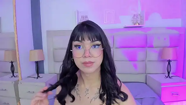 Snapshot of RoseCassie chatting on March 12, 4:35 pm RoseCassie online show from March 12, 4:35 pm