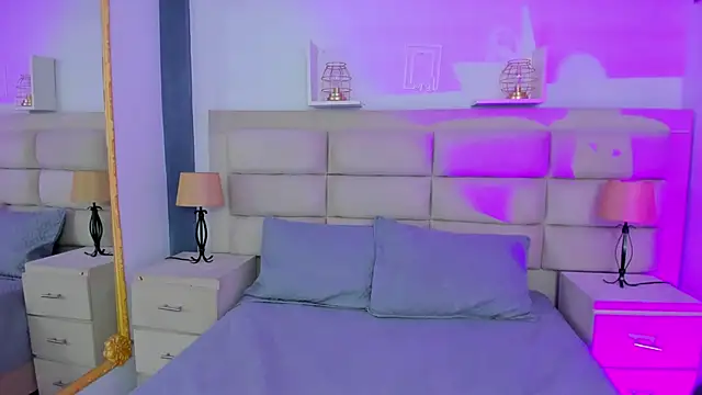 Snapshot of RoseCassie chatting on March 14, 1:35 pm RoseCassie online show from March 14, 1:35 pm