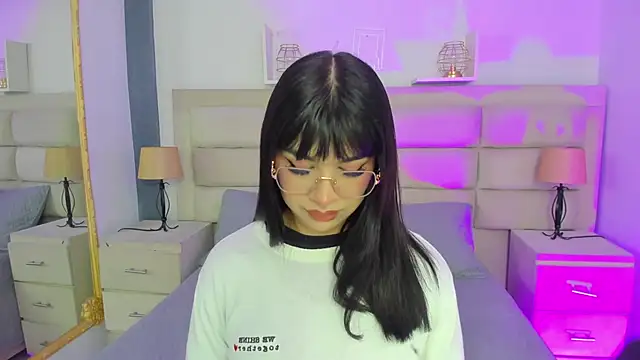 Snapshot of RoseCassie chatting on March 18, 12:36 pm RoseCassie online show from March 18, 12:36 pm