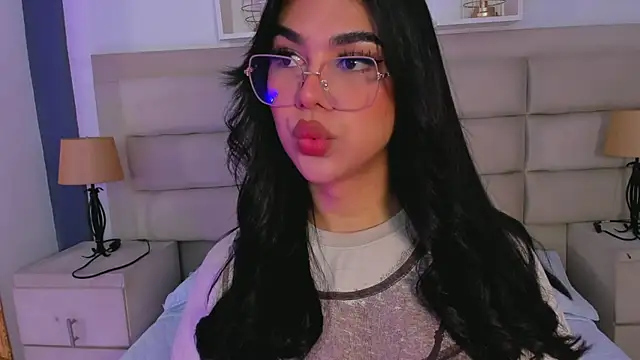 Snapshot of RoseCassie chatting on September 17, 1:35 pm RoseCassie online show from September 17, 1:35 pm
