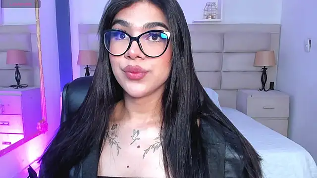 Snapshot of RoseCassie chatting on September 21, 1:24 pm RoseCassie online show from September 21, 1:24 pm
