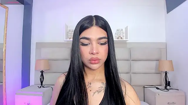 Snapshot of RoseCassie chatting on October 4, 1:20 pm RoseCassie online show from October 4, 1:20 pm