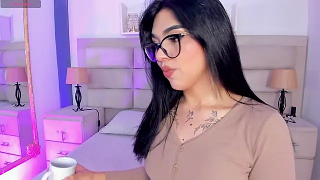 Snapshot of RoseCassie chatting on October 6, 1:30 pm RoseCassie online show from October 6, 1:30 pm