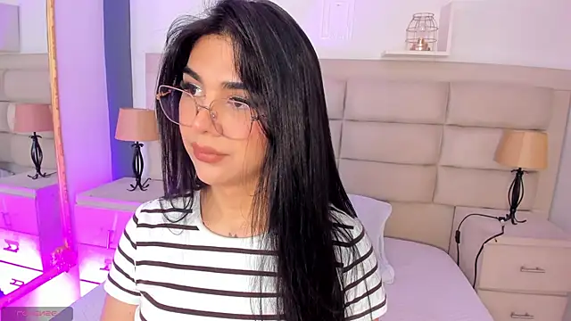 Snapshot of RoseCassie chatting on October 20, 1:44 pm RoseCassie online show from October 20, 1:44 pm