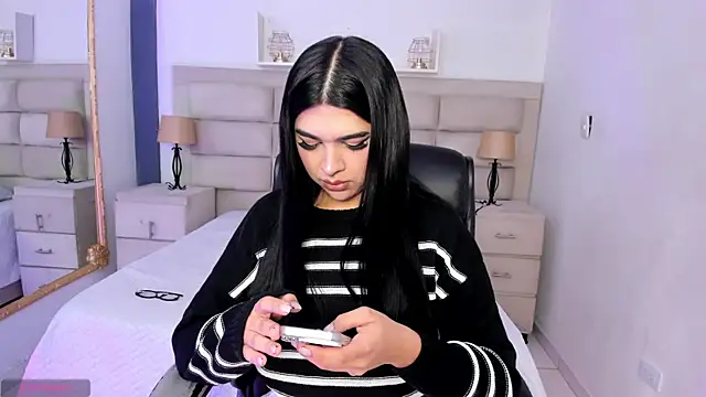 Snapshot of RoseCassie chatting on October 21, 12:50 pm RoseCassie online show from October 21, 12:50 pm