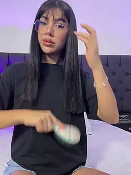 RoseCassie online show from November 7, 1:00 pm