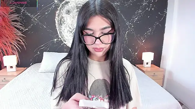 RoseCassie online show from December 17, 1:50 pm