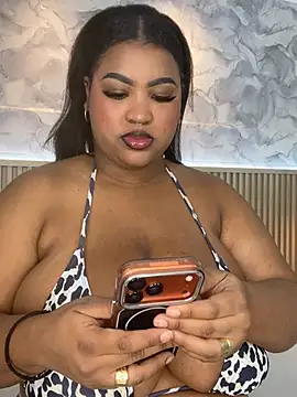 Snapshot of AinaraJimenez chatting on June 29, 6:19 pm AinaraJimenez online show from June 29, 6:19 pm