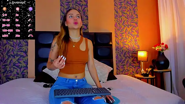 Snapshot of hinata_itachi chatting on February 6, 5:35 am hinata itachi online show from February 6, 5:35 am