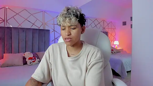 Snapshot of Dominick_jones chatting on January 9, 8:33 pm Dominick jones online show from January 9, 8:33 pm