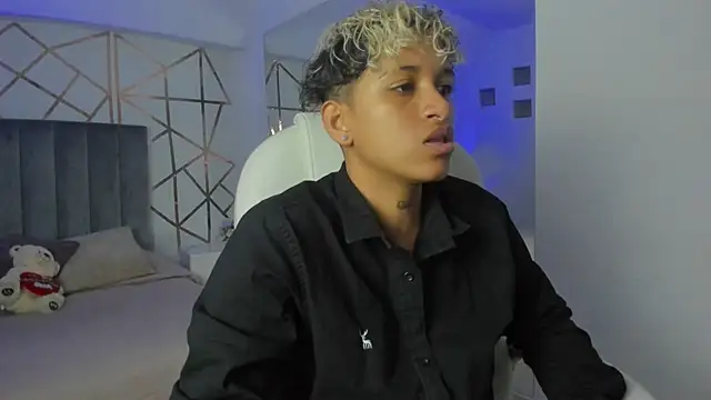 Snapshot of Dominick_jones chatting on January 10, 8:26 pm Dominick jones online show from January 10, 8:26 pm