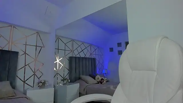 Snapshot of Dominick_jones chatting on January 10, 11:29 pm Dominick jones online show from January 10, 11:29 pm