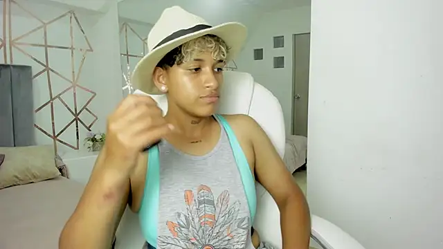 Snapshot of Dominick_jones chatting on January 11, 7:59 pm Dominick jones online show from January 11, 7:59 pm