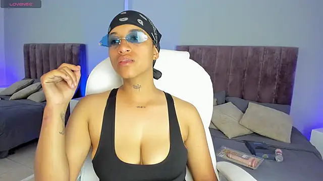 Snapshot of Dominick_jones chatting on January 18, 7:48 pm Dominick jones online show from January 18, 7:48 pm