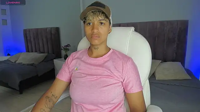 Snapshot of Dominick_jones chatting on January 22, 7:24 pm Dominick jones online show from January 22, 7:24 pm