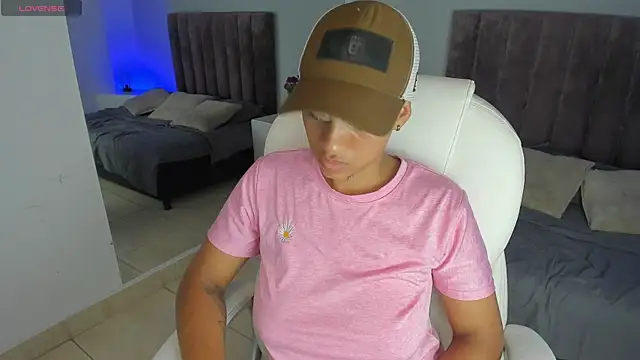 Snapshot of Dominick_jones chatting on January 23, 1:30 am Dominick jones online show from January 23, 1:30 am