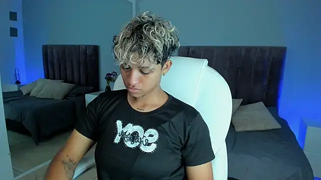 Snapshot of Dominick_jones chatting on January 26, 1:25 pm Dominick jones online show from January 26, 1:25 pm