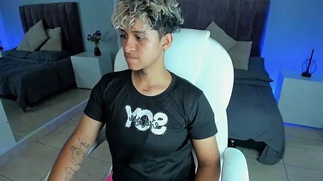 Snapshot of Dominick_jones chatting on January 26, 4:41 pm Dominick jones online show from January 26, 4:41 pm