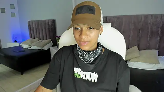 Snapshot of Dominick_jones chatting on January 29, 11:25 pm Dominick jones online show from January 29, 11:25 pm