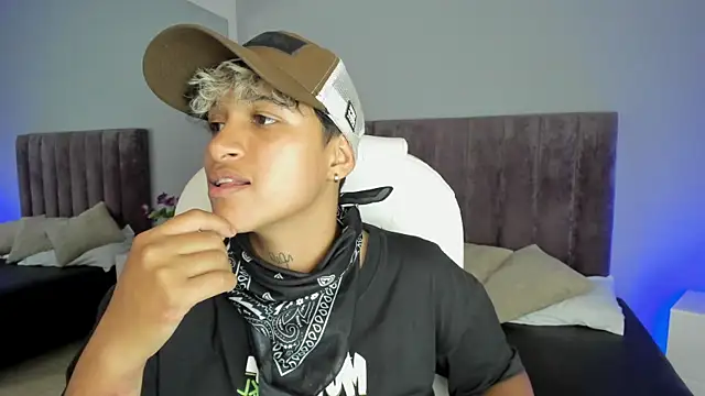 Snapshot of Dominick_jones chatting on January 30, 2:27 am Dominick jones online show from January 30, 2:27 am