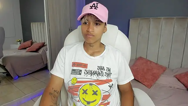 Snapshot of Dominick_jones chatting on January 30, 8:10 pm Dominick jones online show from January 30, 8:10 pm