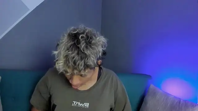 Snapshot of Dominick_jones chatting on February 28, 7:46 pm Dominick jones online show from February 28, 7:46 pm