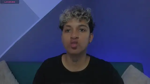 Snapshot of Dominick_jones chatting on March 1, 2:55 pm Dominick jones online show from March 1, 2:55 pm