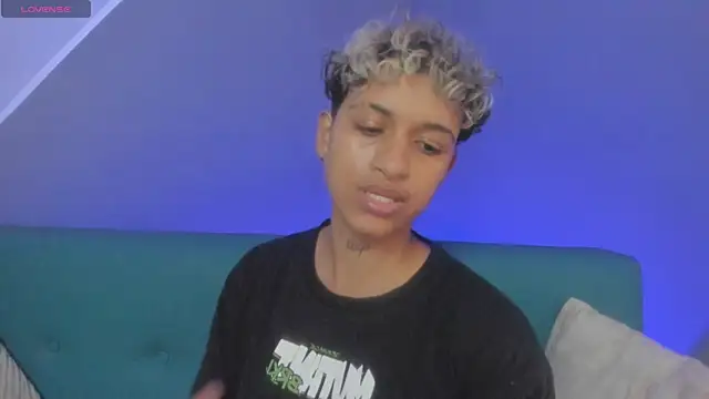 Snapshot of Dominick_jones chatting on March 1, 6:00 pm Dominick jones online show from March 1, 6:00 pm