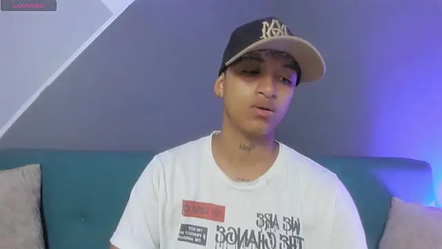 Snapshot of Dominick_jones chatting on March 2, 1:38 pm Dominick jones online show from March 2, 1:38 pm