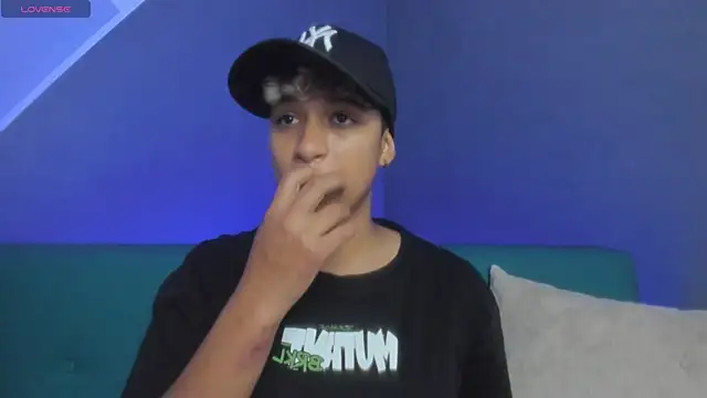 Snapshot of Dominick_jones chatting on March 4, 6:07 pm Dominick jones online show from March 4, 6:07 pm